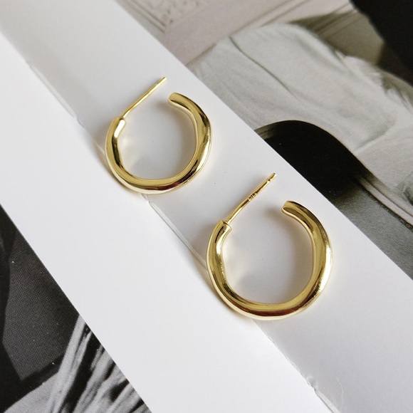 1 Left! Gold Small Gold Hoop Earrings - Picture 3 of 4